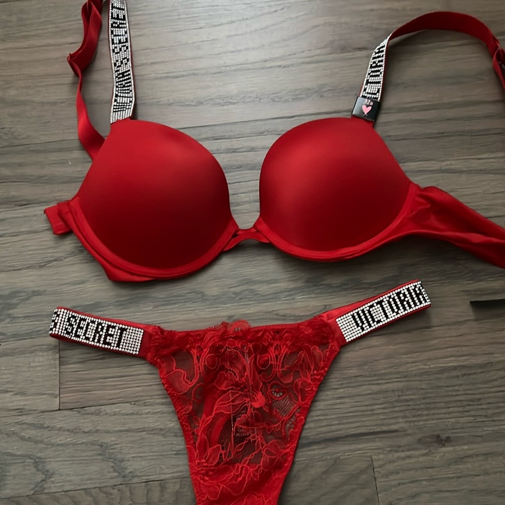 NWT VICTORIA SECRET RED DIAMOND SET